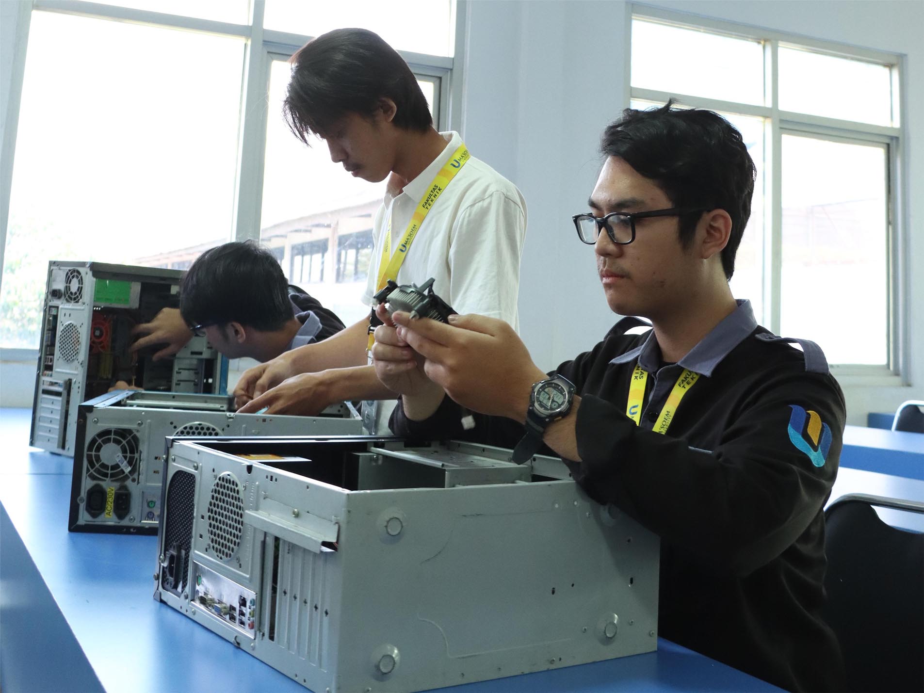 Bagaimana Cara Memilih Jurusan Teknik Industri Terbaik dan Mendapatkan Beasiswa S1?