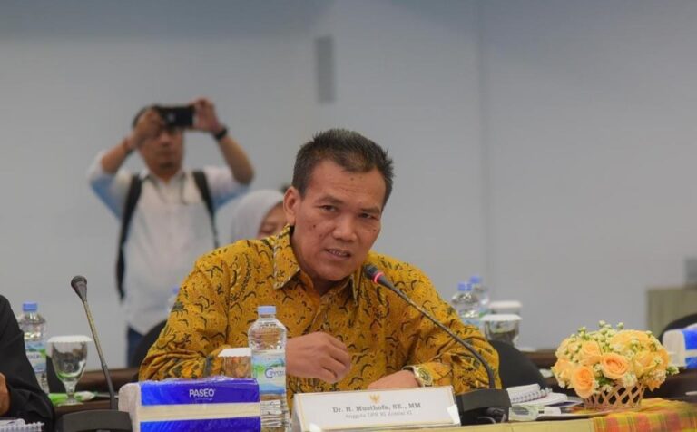 Profil Musthofa: Legislator dengan Pengalaman Eksekutif dan Visi Kerakyatan