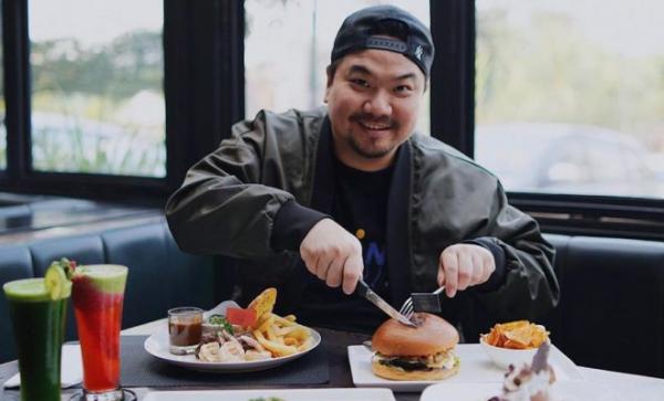 Meningkatkan Penjualan Bisnis Kuliner Anda dengan Promosi Menu Viral Lewat Sosmed di Rajakomen.com